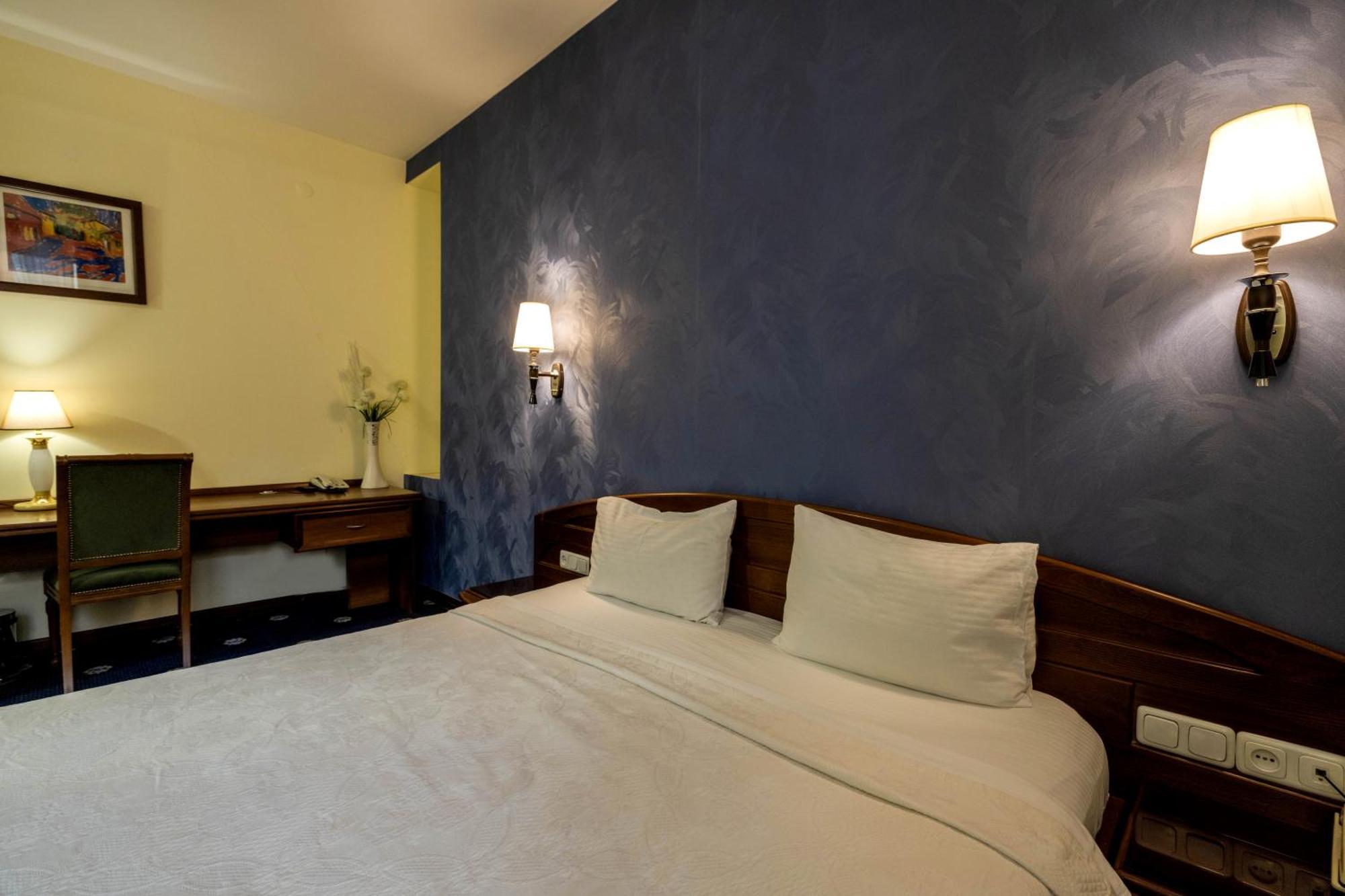 Ararat Hotel
