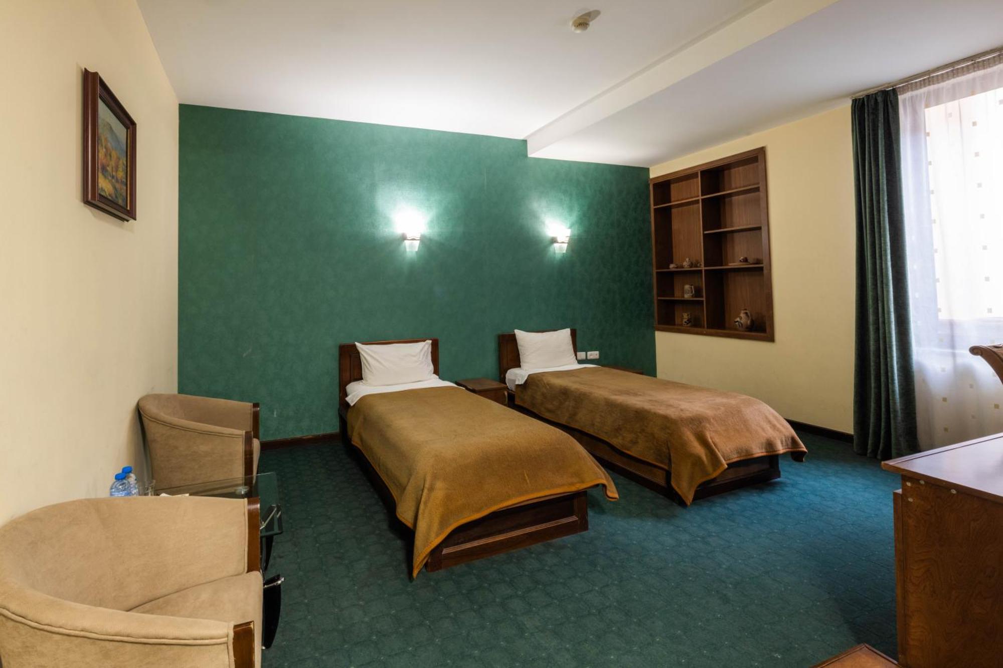 Ararat 4*