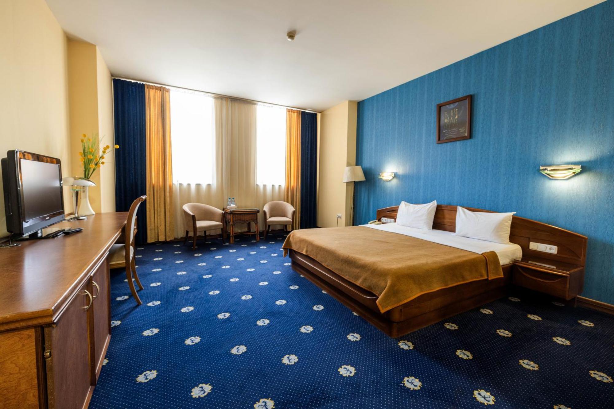 Ararat Hotel 4*
