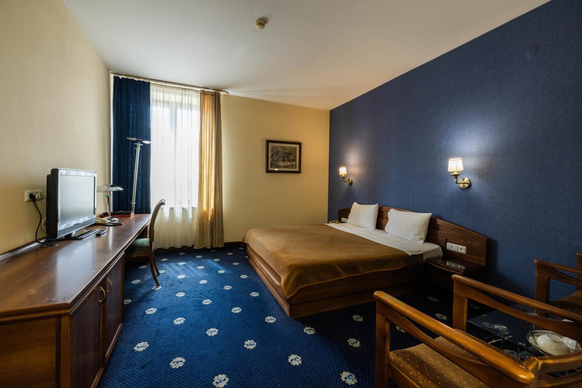 Ararat 4*