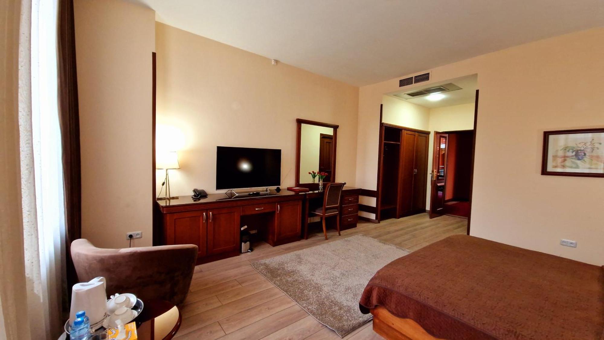 Ararat Hotel 4*